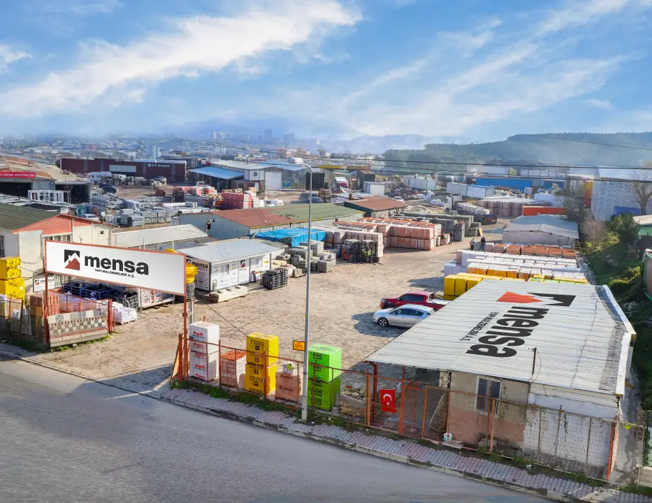 Mensa deposunun havadan geniş açı görünümü